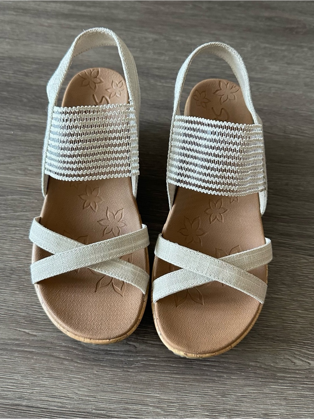 Never worn - Women’s Skechers Size 8 Cream Elastic Strap Wedge Sandals Luxe Foam